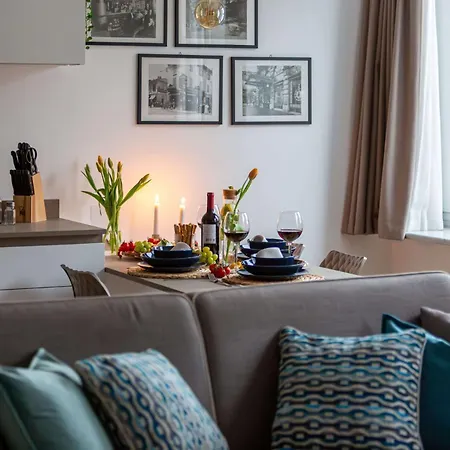 The Rent - Modern Bright In The Heart Of Apartment