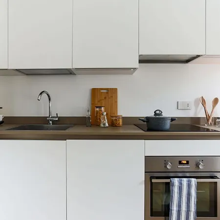 The Rent - Modern Bright In The Heart Of Apartment *