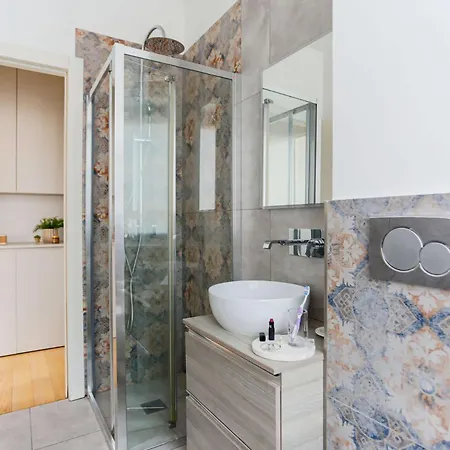 The Rent - Modern Bright In The Heart Of Mailand
